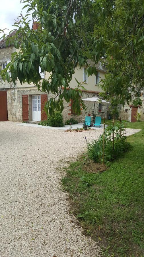 Gite De La Pivarderie Senille Buitenkant foto